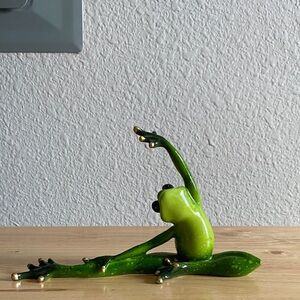 Yoga frog figurine